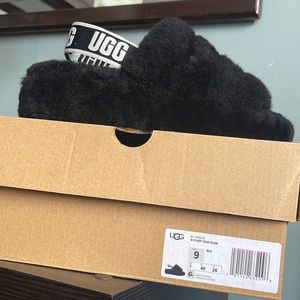 UGG W FLUFFY YEAH SLIDES SIZE 9 black